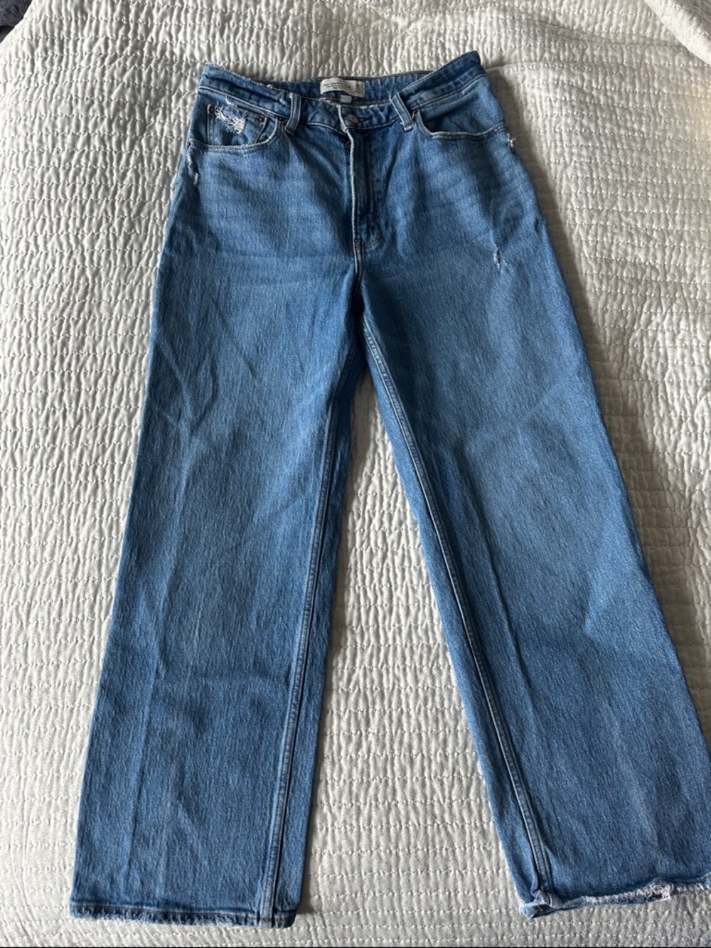 Abercrombie & Fitch High-Rise Straight Leg Jeans - Medium Blue